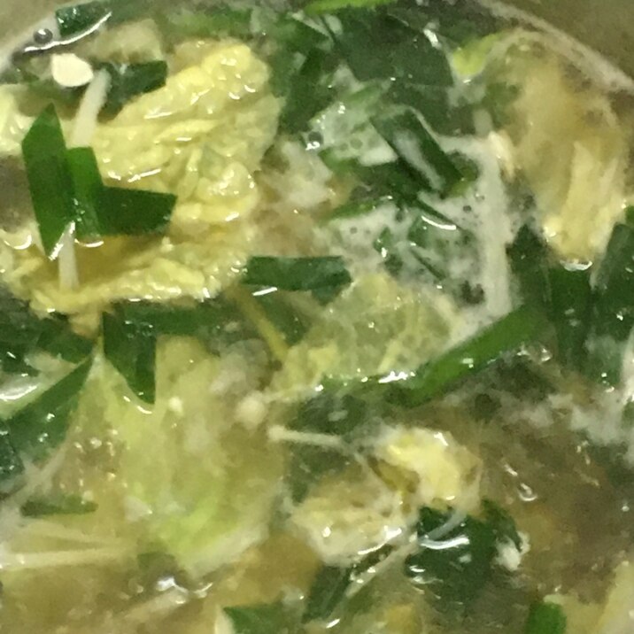 鶏のゆで汁で　にら、白菜、えのきのスープ